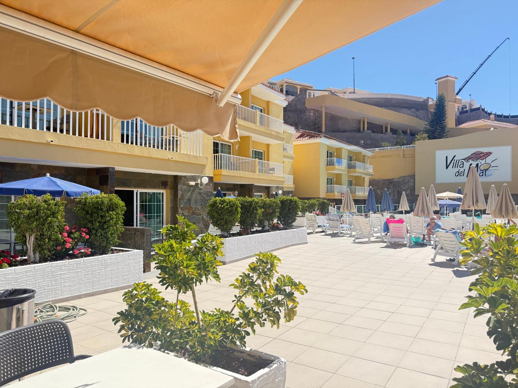 One-Bedroom Apartment Terrace Pool View